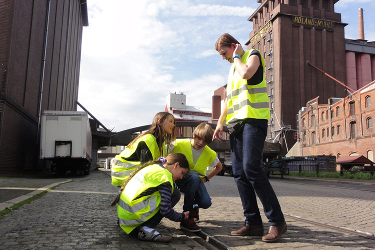 Picture: Guided tour of the Old Bremen Harbour, Image Credit: Hafenmuseum Speicher XI